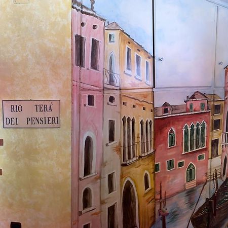 Residenza Sara Apartment Venesia Bagian luar foto