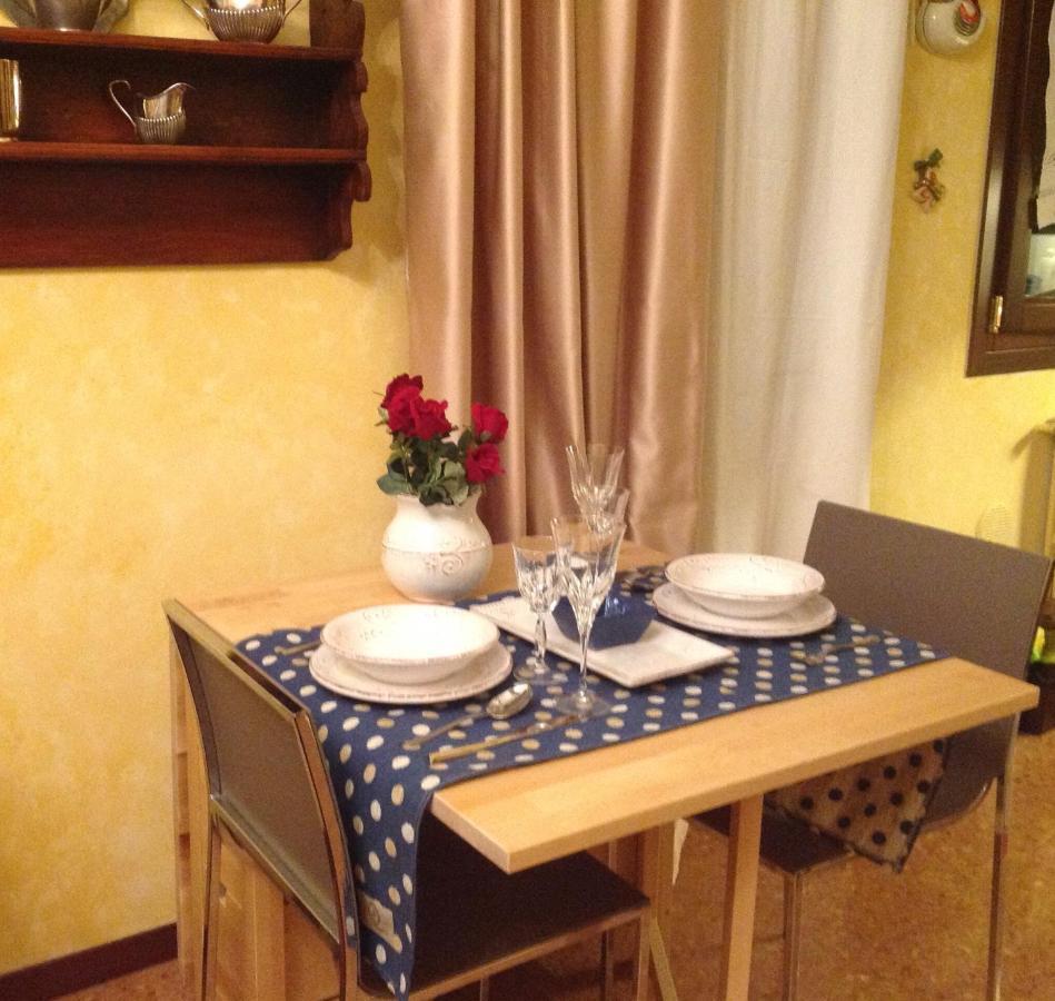 Residenza Sara Apartment Venesia Bagian luar foto